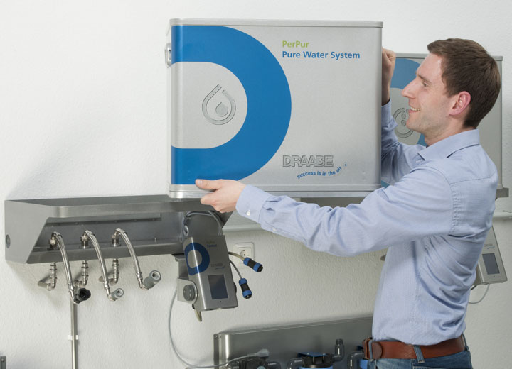 Utbyte av pump- och vattenbehandlingsenhet på plats