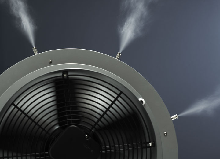 Ventilatorenhet för jämn fördelning av finfördelat vatten